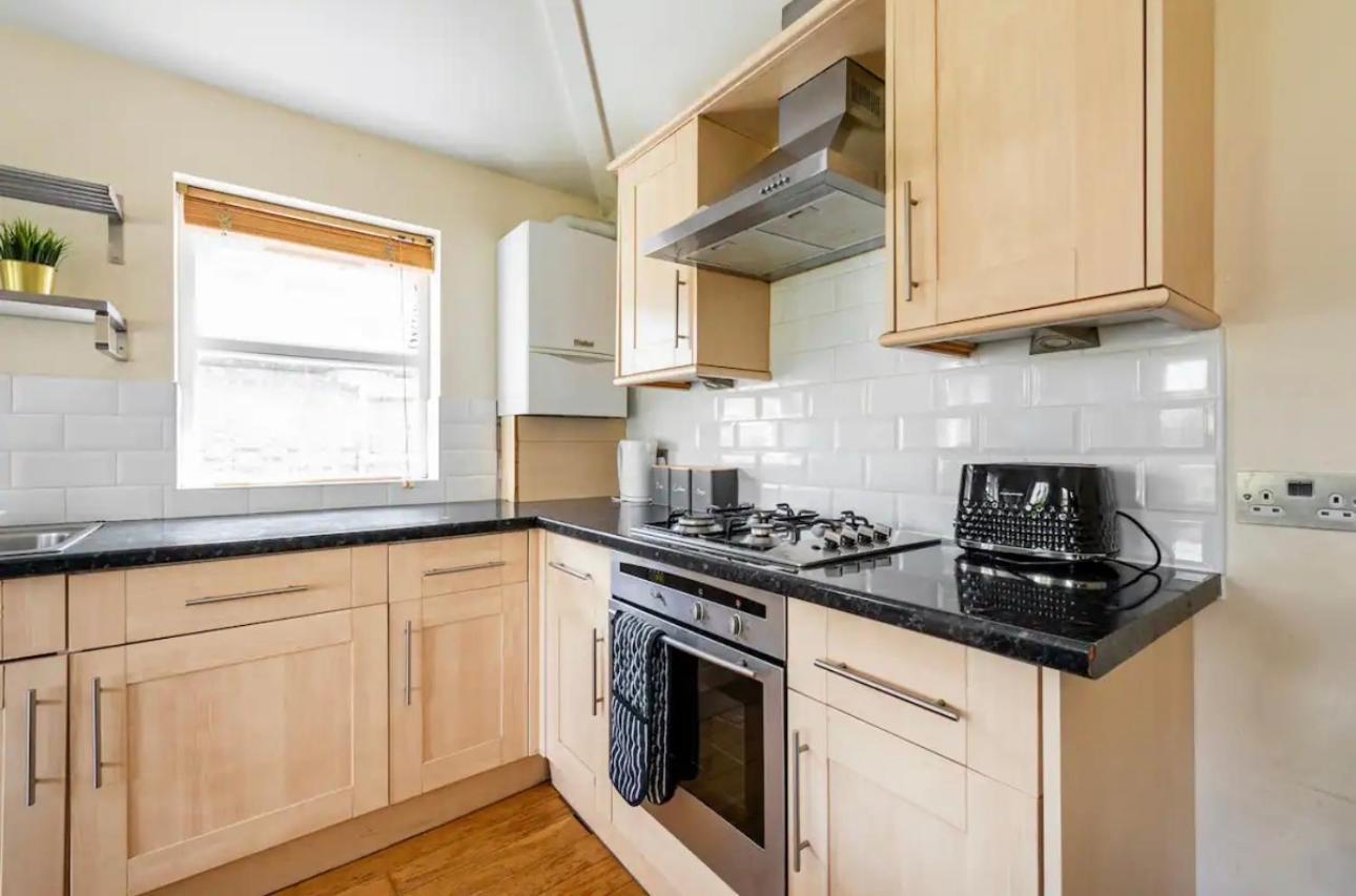 Lovely 3-Bed 20 Minutes To Central London Exterior foto