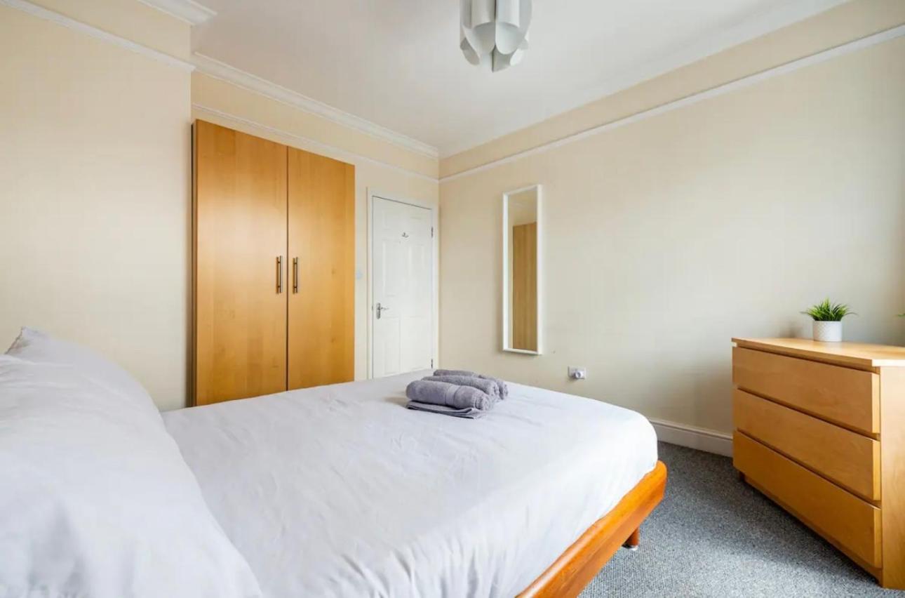 Lovely 3-Bed 20 Minutes To Central London Exterior foto