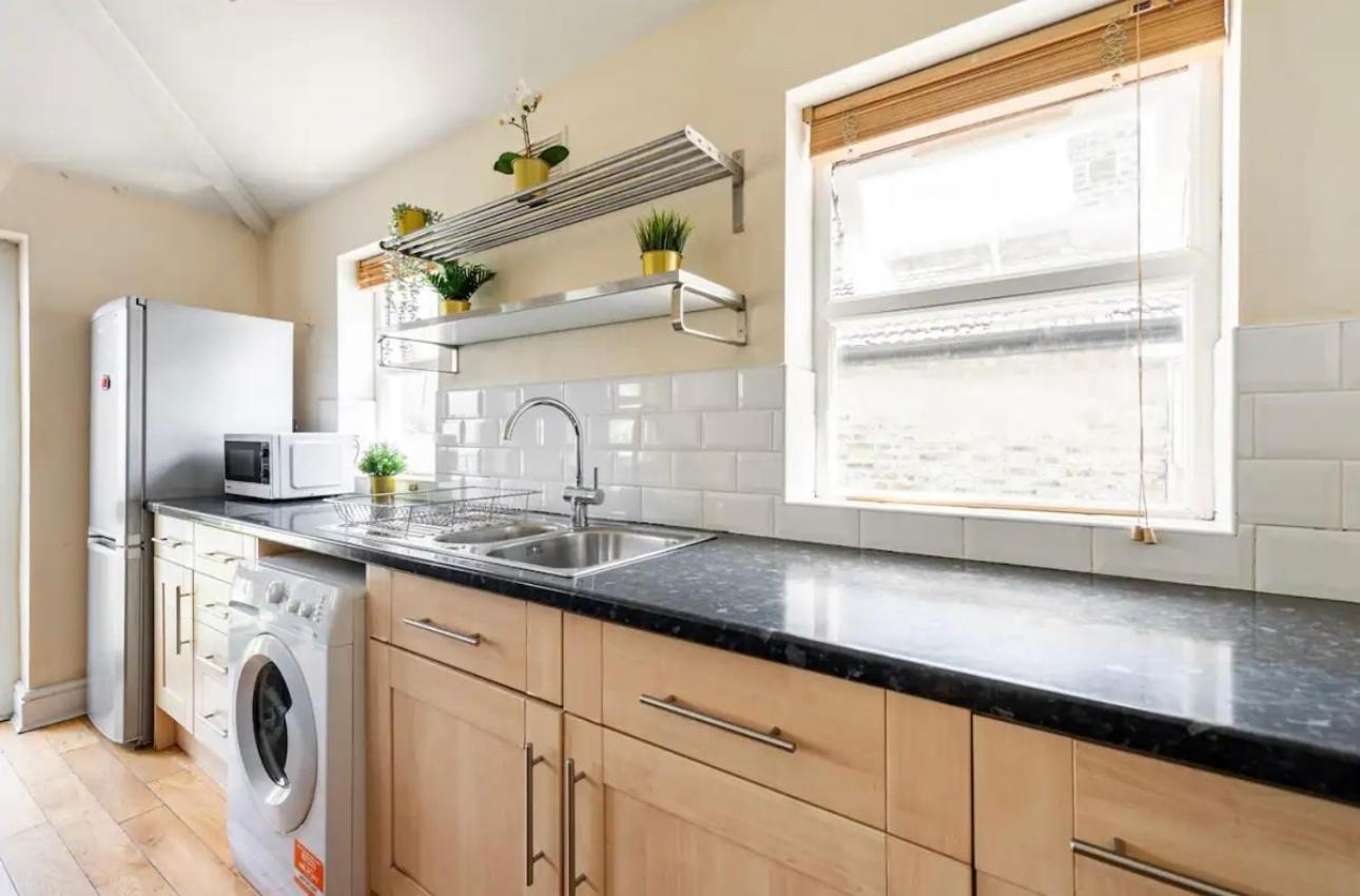 Lovely 3-Bed 20 Minutes To Central London Exterior foto